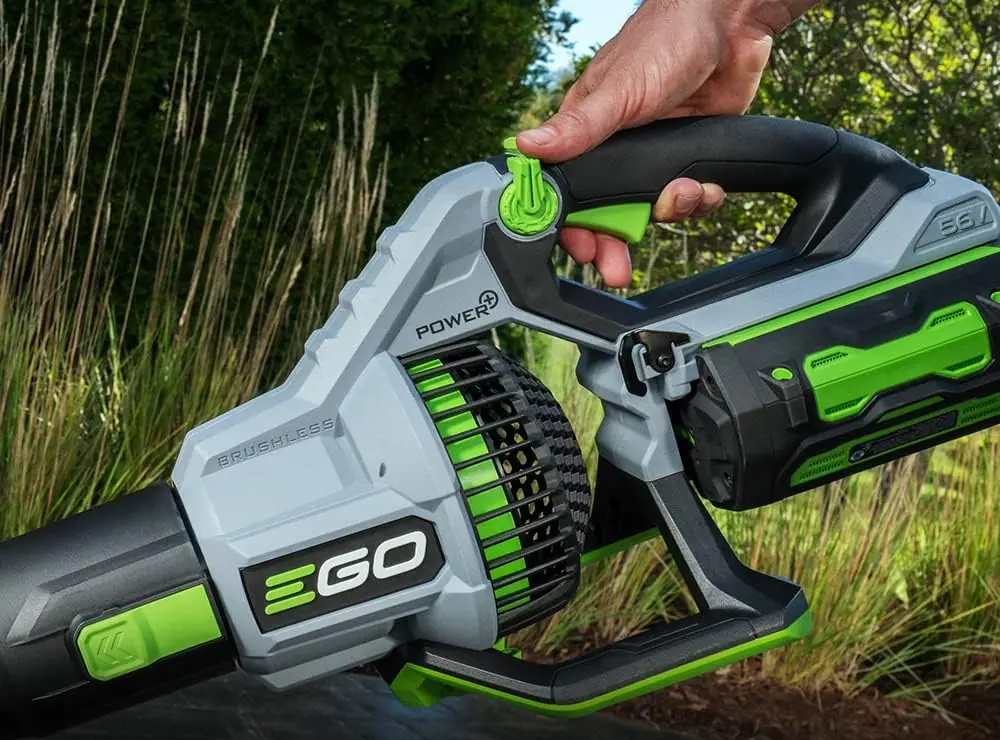 Hand on the variable speed dial and trigger of the EGO LB7654 leaf blower handle