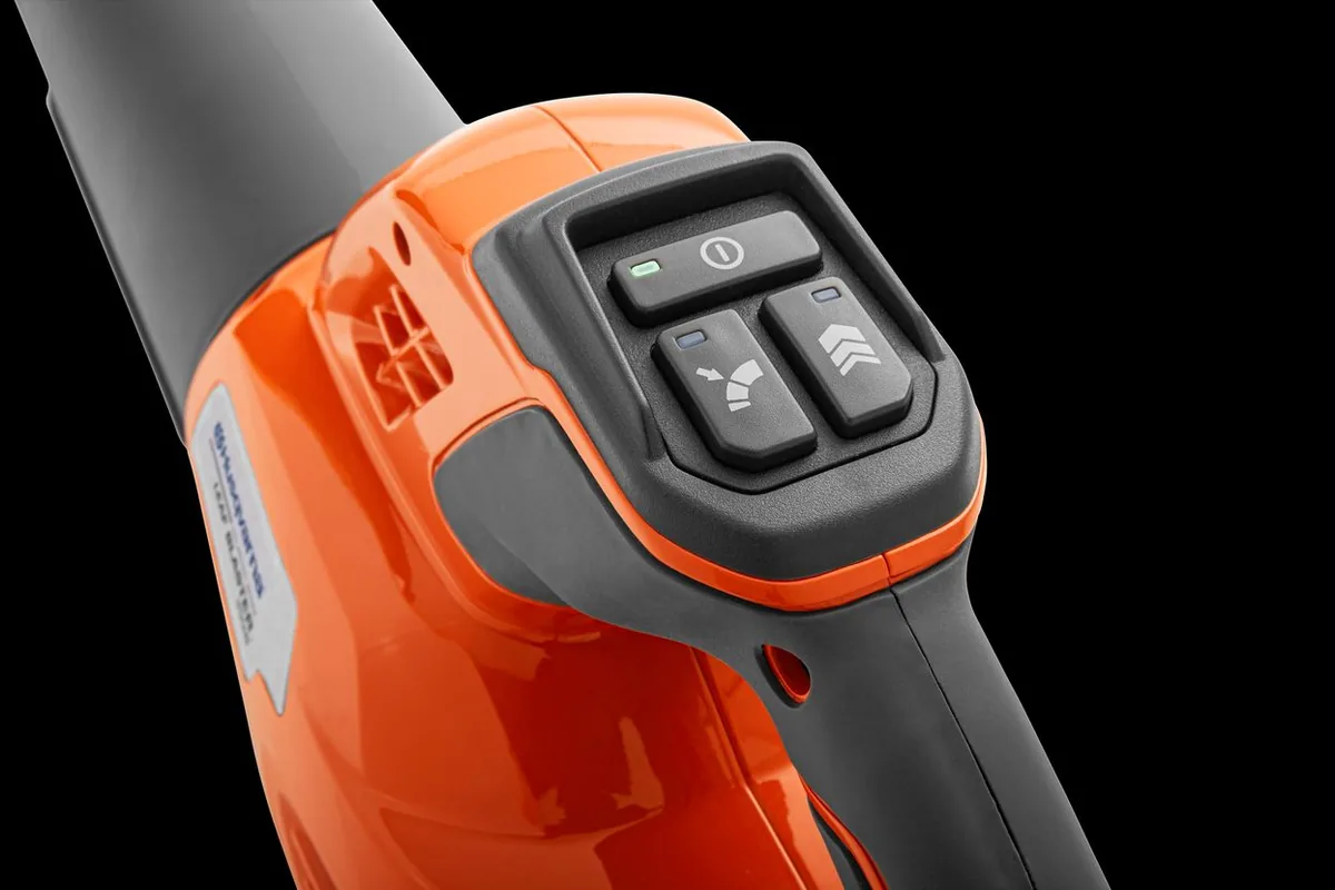 Keypad on the Husqvarna 350iB handle with power, cruise control and boost buttons