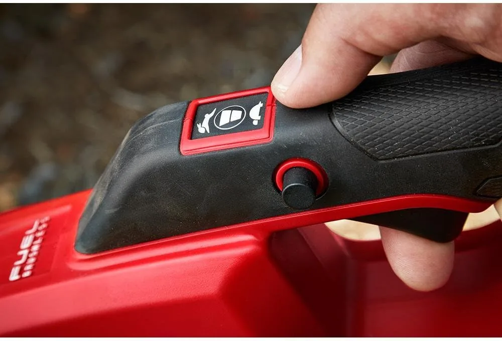 Thumb on the speed selector and trigger of the Milwaukee M18 FUEL 2724-20 blower handle