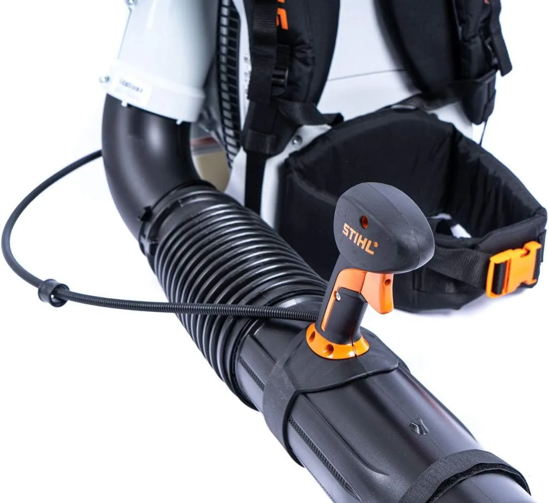 Throttle handle and padded hip belt of the Stihl BR 700 backpack blower on the flexible tube